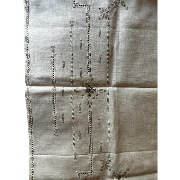 Madeira Linen Tablecloth With Embroidery Cutwork Pulled Thread Beige 33.5x32.75 - Picture 8 of 12